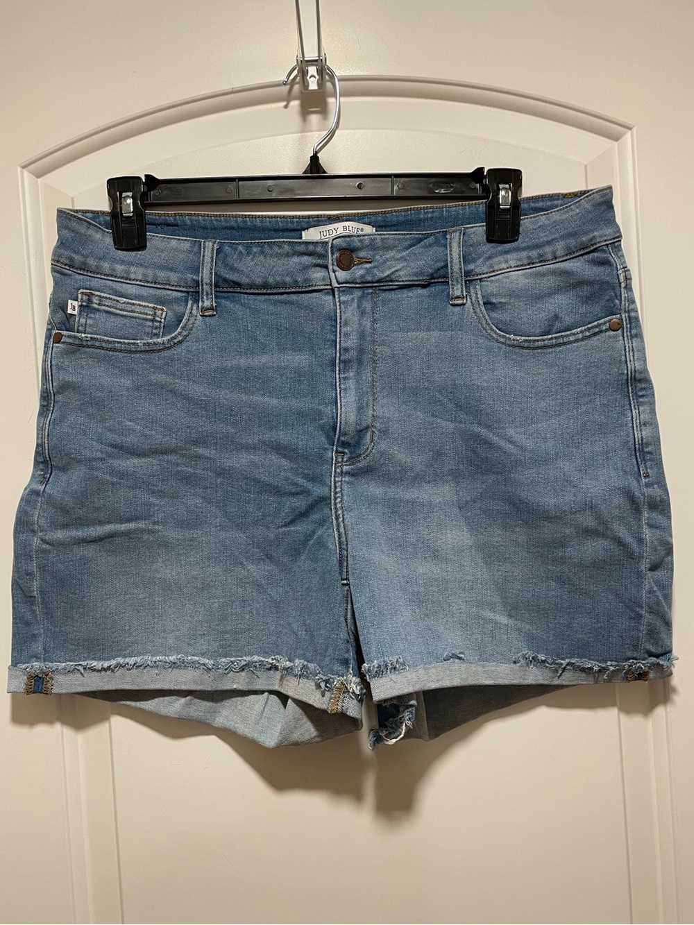 Judy Blue Stretch! Light Wash Mid Ride Natural Raw Hem Cuff Sz 2XL Denim Shorts
